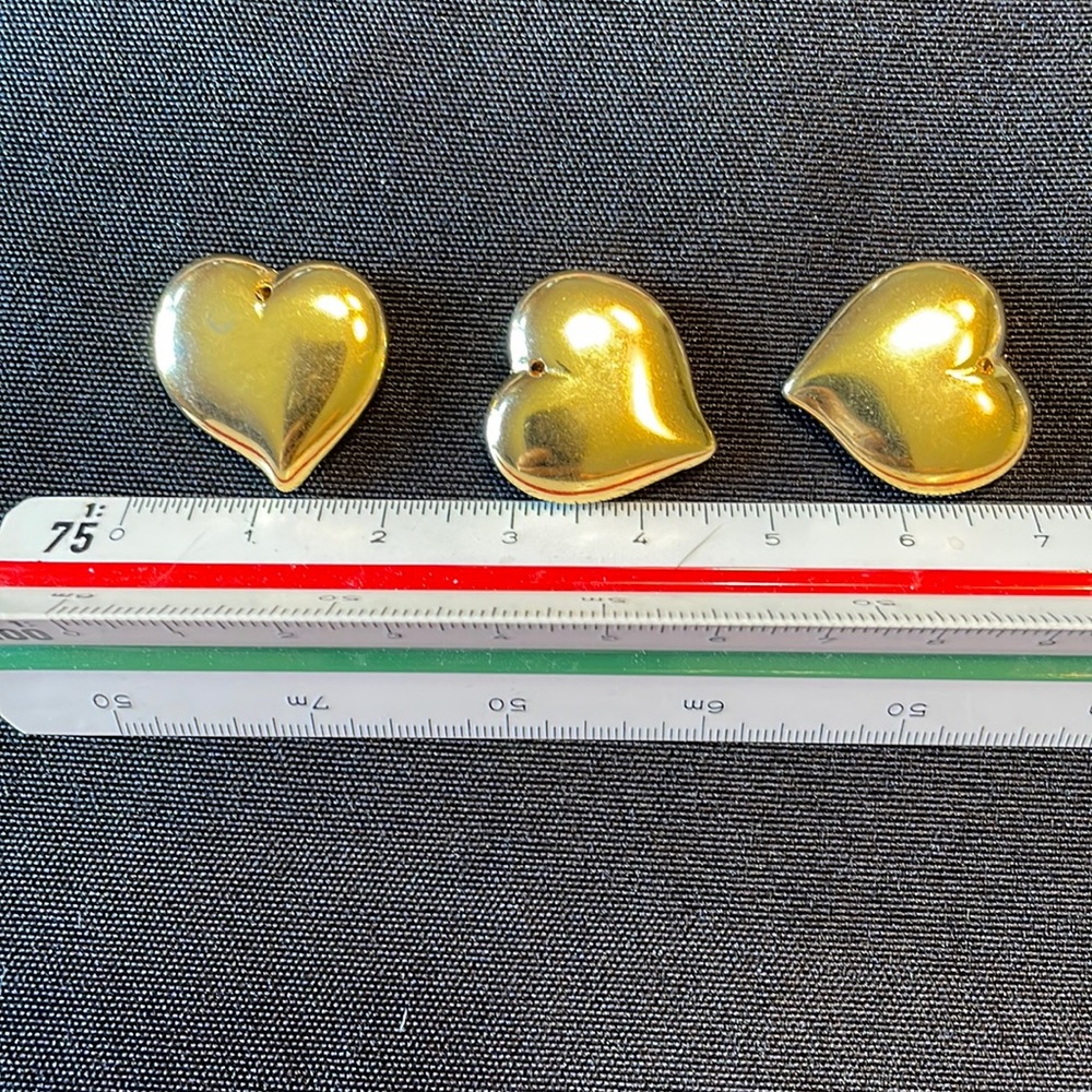 Lot of 20 gold plated hearts